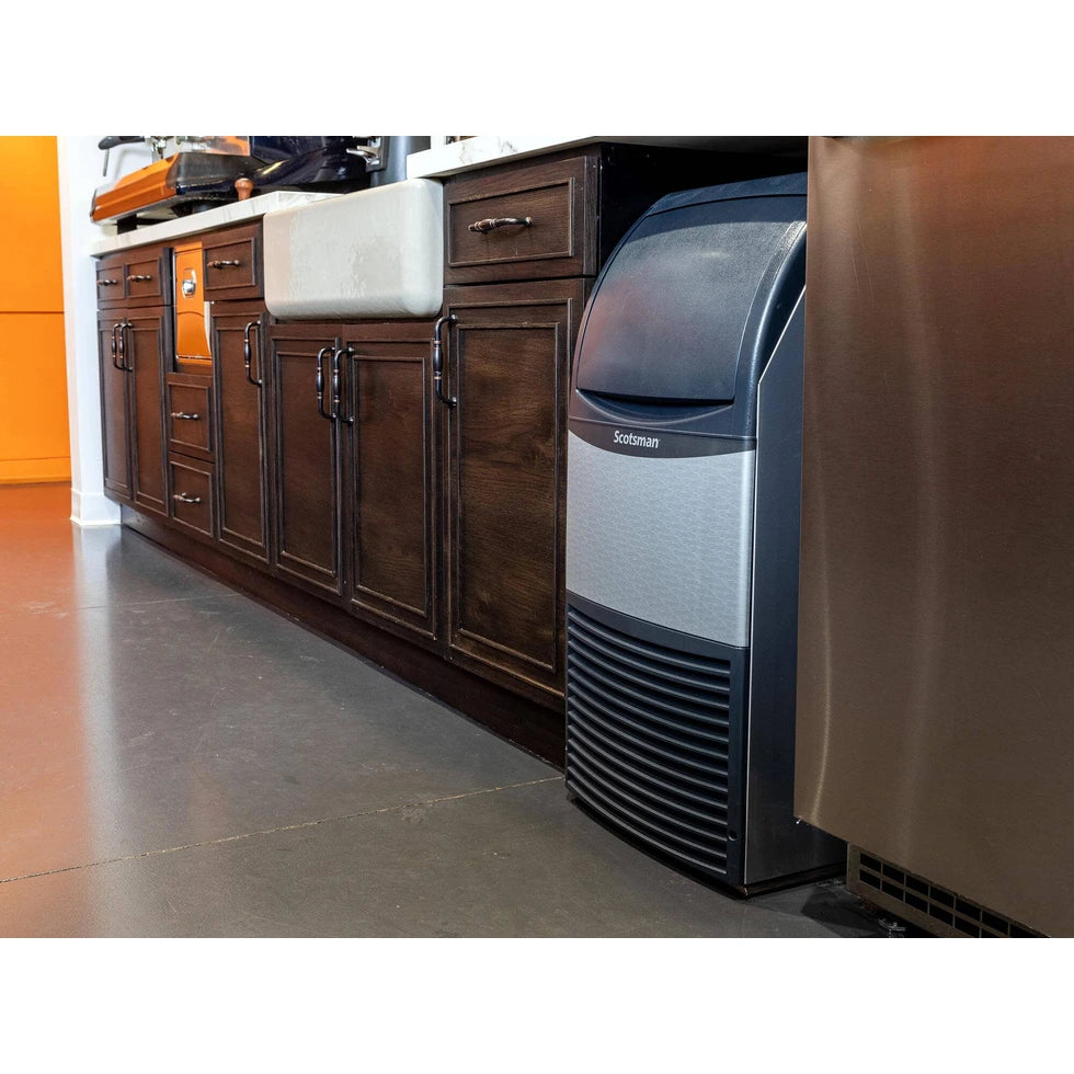 Scotsman CU0415MAX-1 Undercounter Ice Machine - 60 lb/Day Medium Cube with 36 lb Bin, 15 Inch Air-Cooled