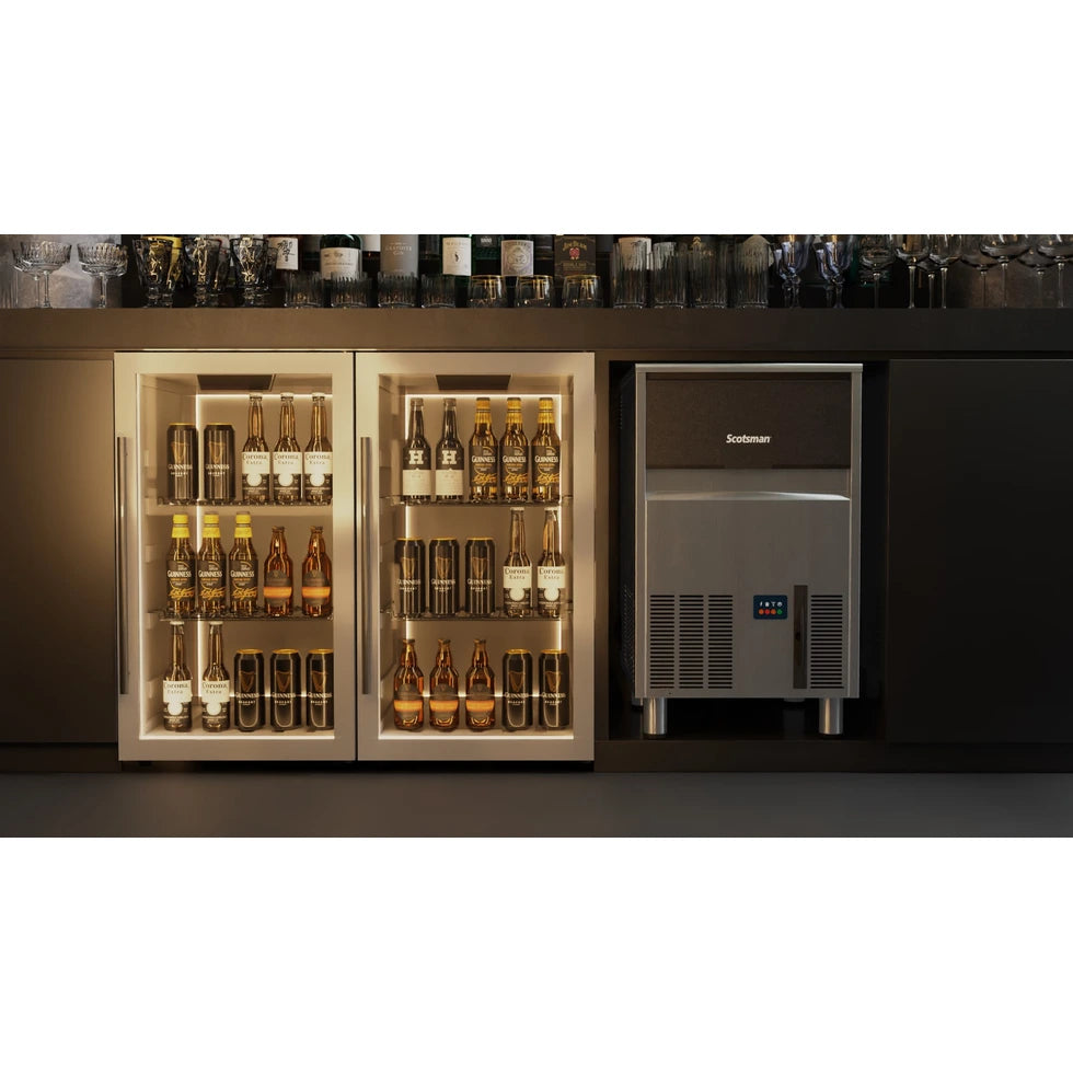 Scotsman UC0918GAX-1 Undercounter Ice Machine - 95 lb/Day Gourmet Cube with 33 lb Bin, 18.31 Inch Air-Cooled